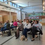 Publiczność zgromadzona na spotkaniu