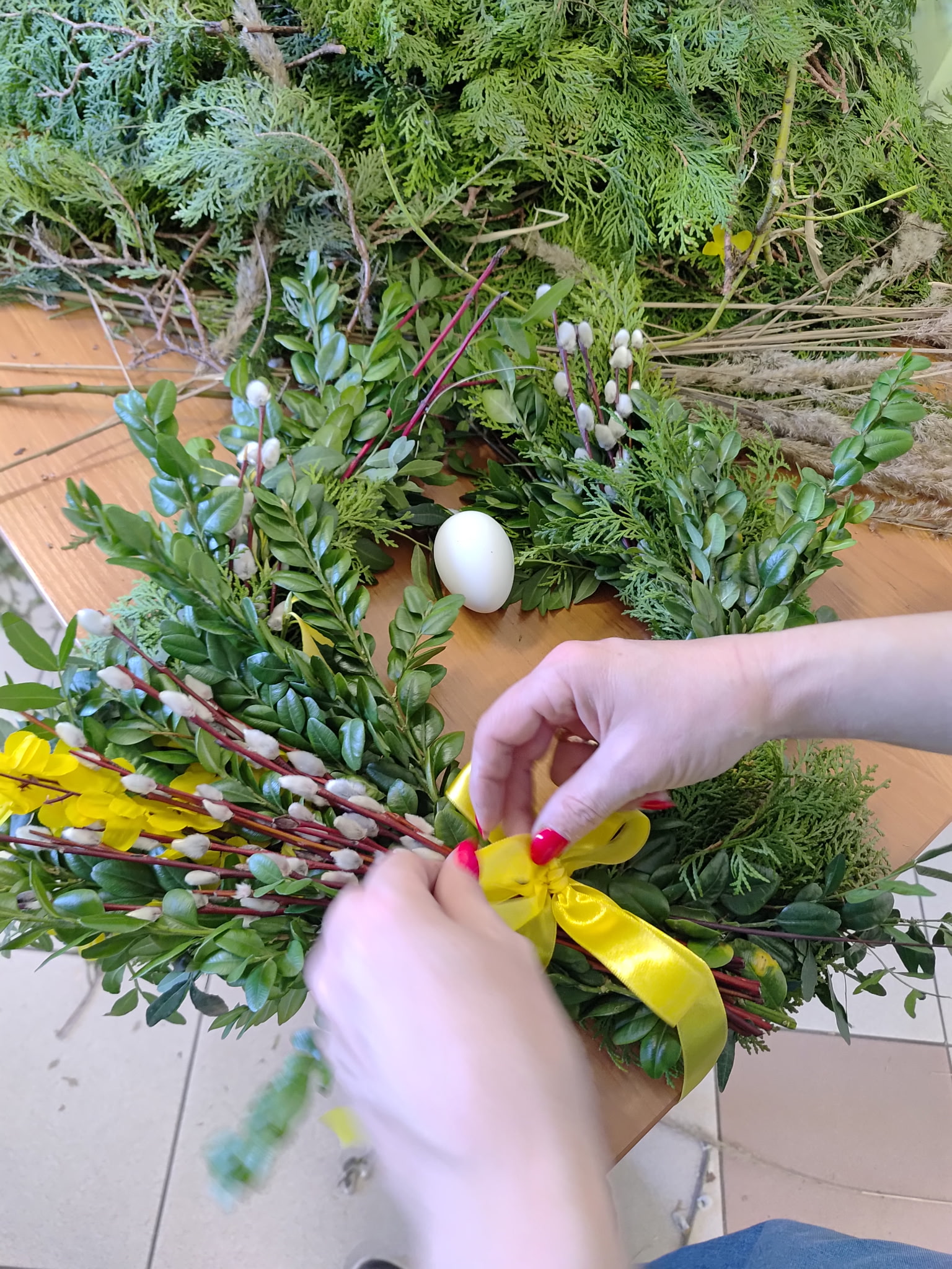 Zbliżenie na jeden z powstających wieńców