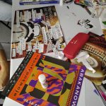 KArtki z kolorowymi wydrukami do wykorzystania w tworzeniu kolaży