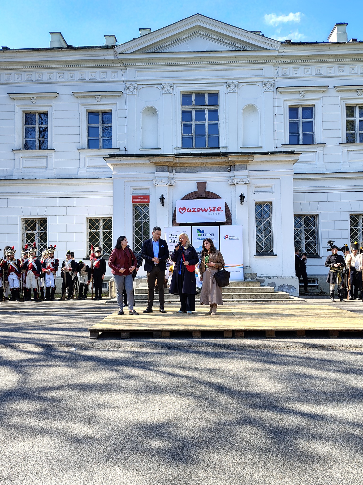 Organizatorzy podczas uroczystego apelu